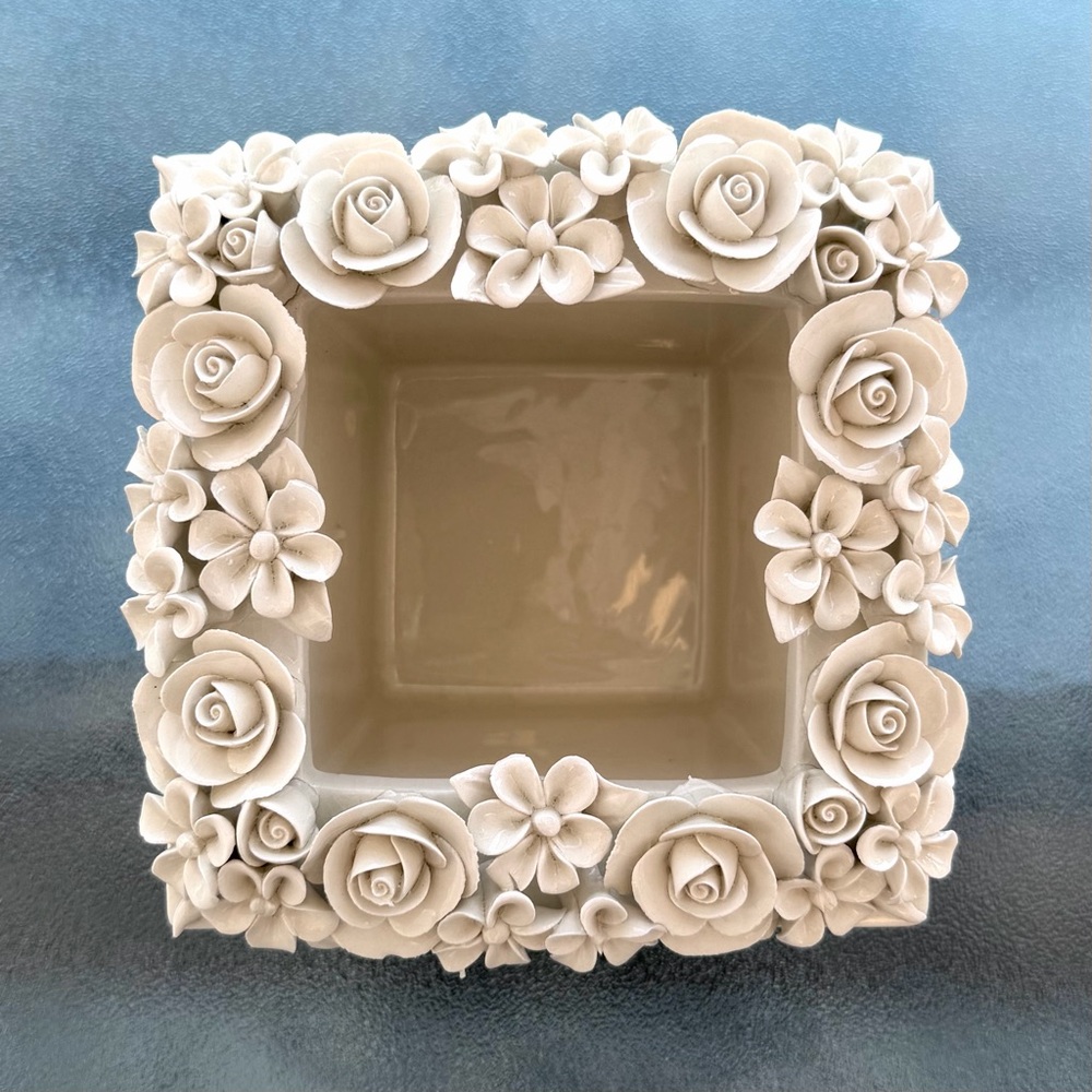 3D Mixed Floral Antique White Ceramic Square Planter/Vase - Picture 6 of 8